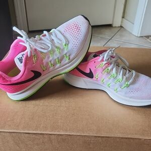 Nike Bright Colored shoes. size 6.5. Great condition
